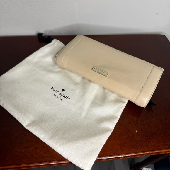 Kate Spade Women’s Leather Wallet - Picture 2 of 9